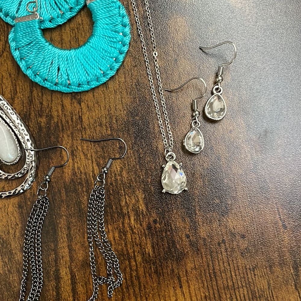 Jewelry Bundle - Picture 4 of 4